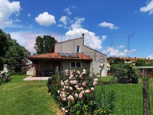Case e ville in vendita di 140 m² in Via Castelvecchio