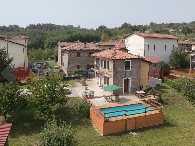 Case e ville in vendita di 140 m² in Via Chiesa, 4