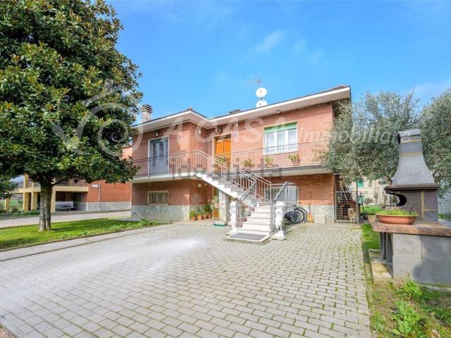 Case e ville in vendita di 140 m² in Via A. Toscanini, 17