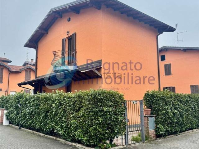 Case e ville in vendita di 140 m² in Via Galliate, 24