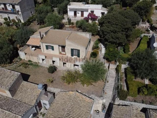 Case e ville in vendita di 140 m² in Via Garaffa Soldato, 131