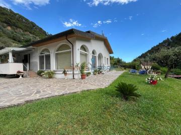 Case e ville in vendita di 140 m² in Via Giovanni Pietro Vitali, 25