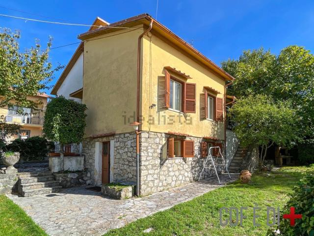 Case e ville in vendita di 140 m² in Via Guglielmo Marconi