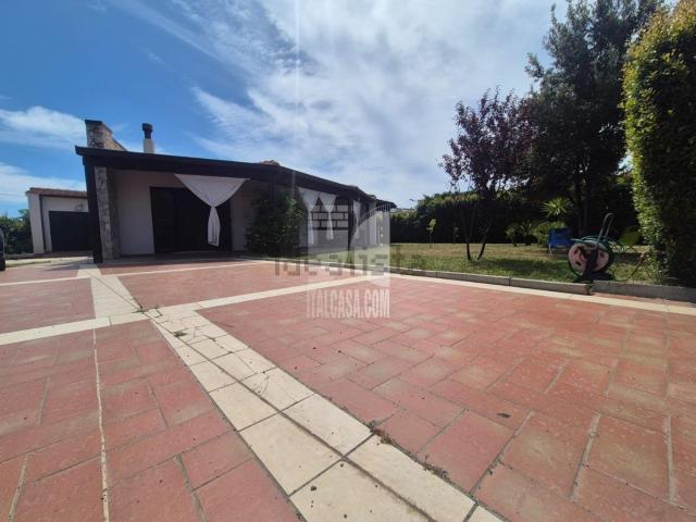 Case e ville in vendita di 140 m² in Via dei Mughetti