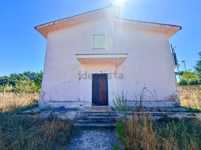Case e ville in vendita di 140 m² in Via dei Frati