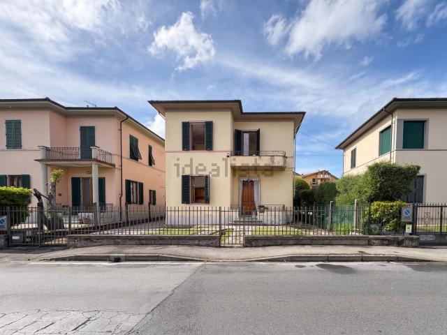 Case e ville in vendita di 140 m² in Via del Brennero, 288