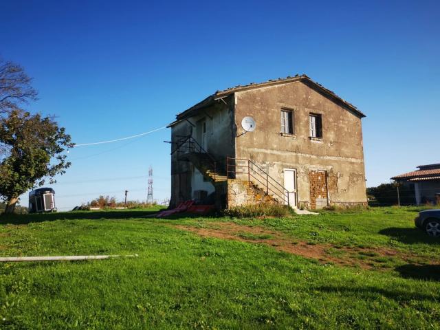 Case e ville in vendita di 140 m² in Via di monte topino