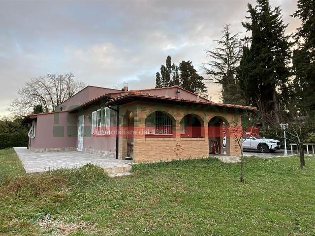 Case e ville in vendita di 140 m² in Via di Scirocco, 16