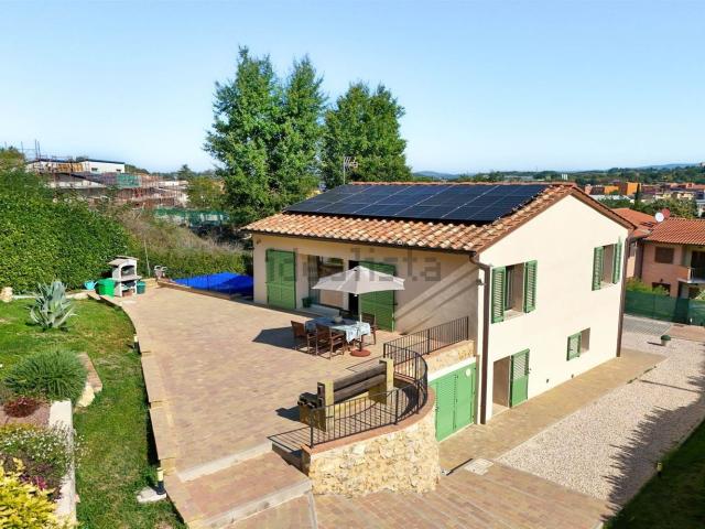 Case e ville in vendita di 140 m² in Via E. Curiel