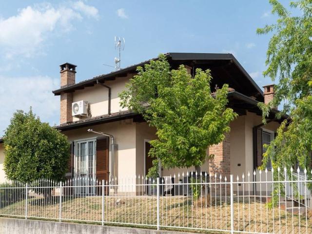 Case e ville in vendita di 140 m² in Via Emilia