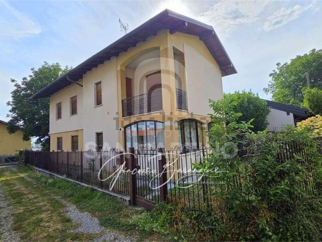 Case e ville in vendita di 140 m² in Via Enea Sacconaghi