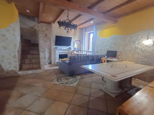 Case e ville in vendita di 140 m² in Via Formia