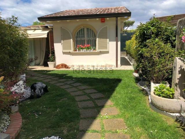 Case e ville in vendita di 140 m² in Via Francesco Carrara, 90