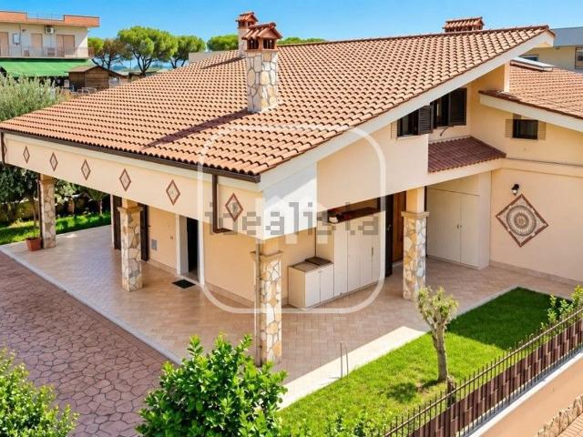 Case e ville in vendita di 140 m² in Via Frisa, 15