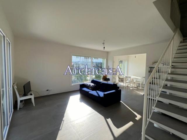 Case e ville in vendita di 140 m² in Via Leonardo Da Vinci