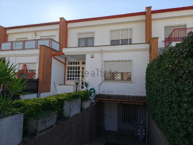 Case e ville in vendita di 140 m² in Via Luigi Rossi