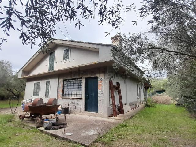 Case e ville in vendita di 140 m² in Via Settevene Palo, 53