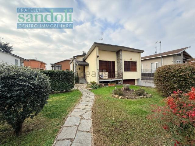 Case e ville in vendita di 140 m² in Via Sirtica, 38