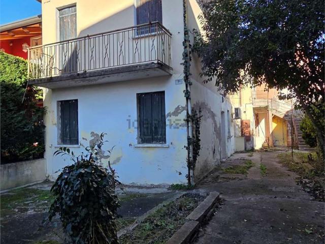Case e ville in vendita di 140 m² in Via P. Pinton, 7