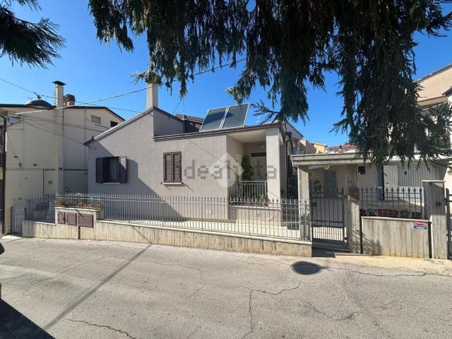 Case e ville in vendita di 140 m² in Via Pavonetta, 10
