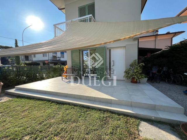 Case e ville in vendita di 140 m² in Via Palestro, 55045