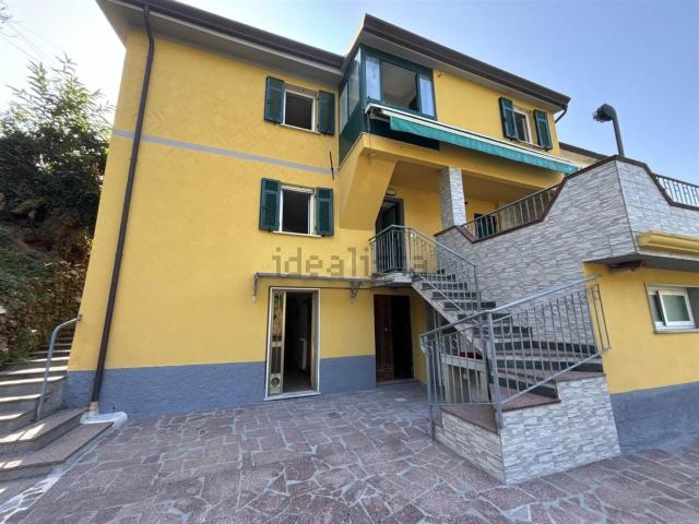 Case e ville in vendita di 140 m² in Via Papiriana