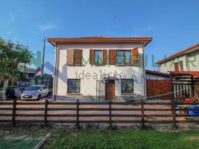 Case e ville in vendita di 140 m² in Via Pastrengo