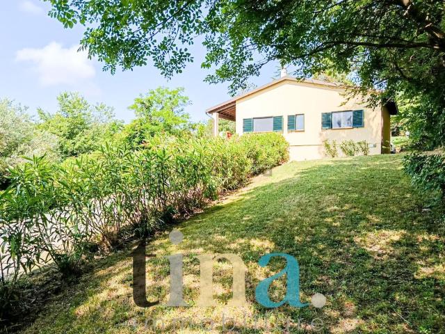Case e ville in vendita di 140 m² in Via per Chianni