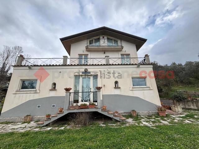 Case e ville in vendita di 140 m² in Via Romagnano Fontana Valle, 7