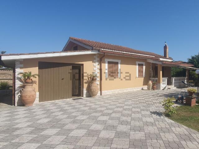 Case e ville in vendita di 140 m² in Via Rosolino Pilo, 8