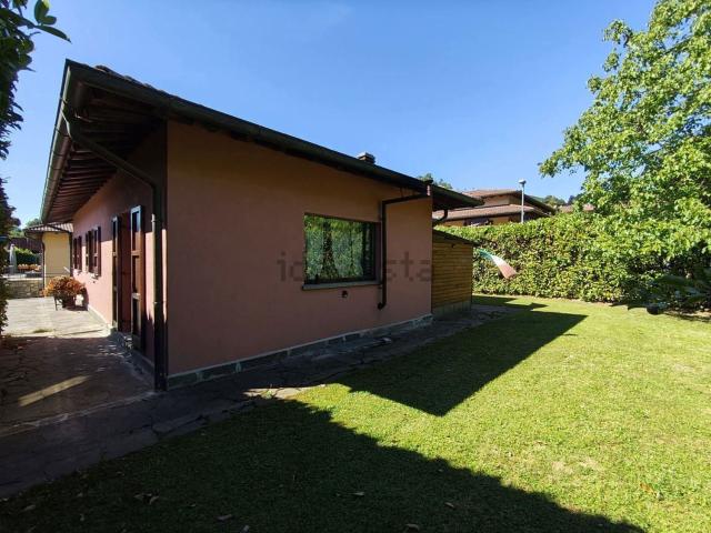 Case e ville in vendita di 196 m² in Via Ticino