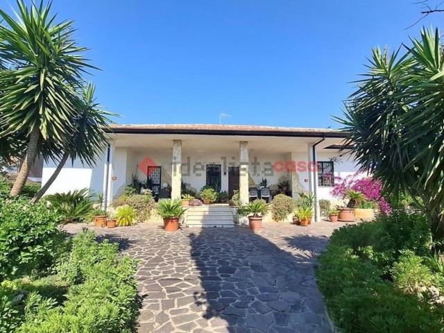 Case e ville in vendita di 140 m² in Via Trigno, 42