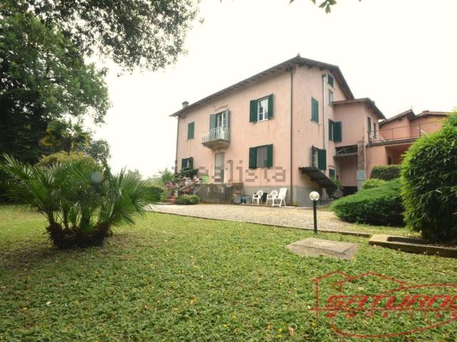Case e ville in vendita di 140 m² in Via Villa Pardini