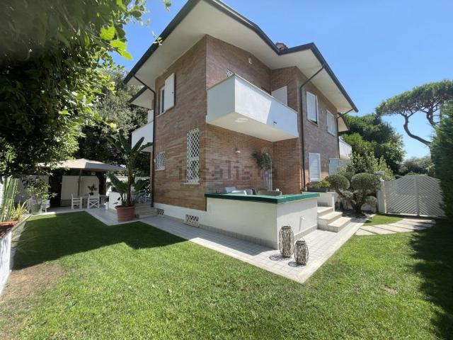 Case e ville in vendita di 140 m² in Via Vincenzo Bellini, 7