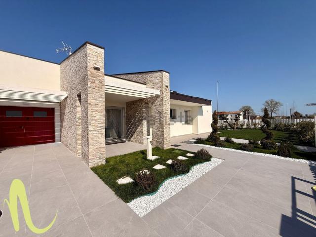 Case e ville in vendita di 140 m² in Via Vincenzo Bellini