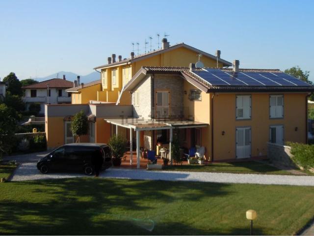 Case e ville in vendita di 140 m² in Via Zavagno