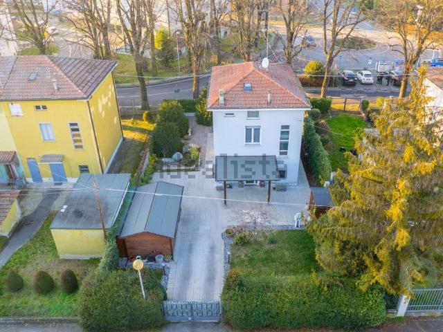 Case e ville in vendita di 140 m² in Viale Nuovo Risorgimento, 46