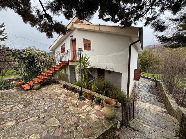 Case e ville in vendita di 140 m² in Contrada dingoli