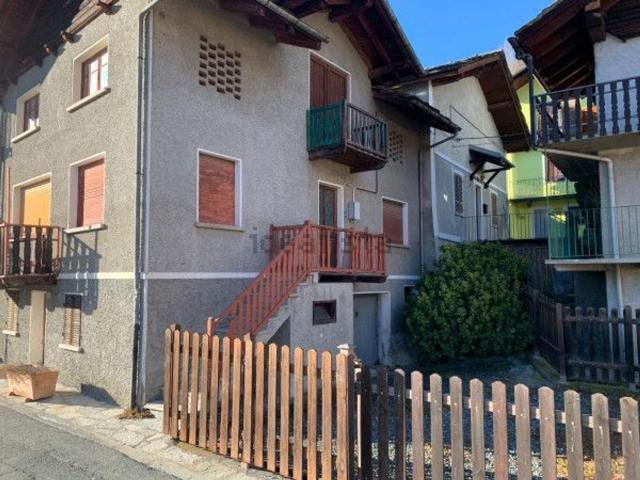 Case e ville in vendita di 140 m² in Frazione Nabian, 26