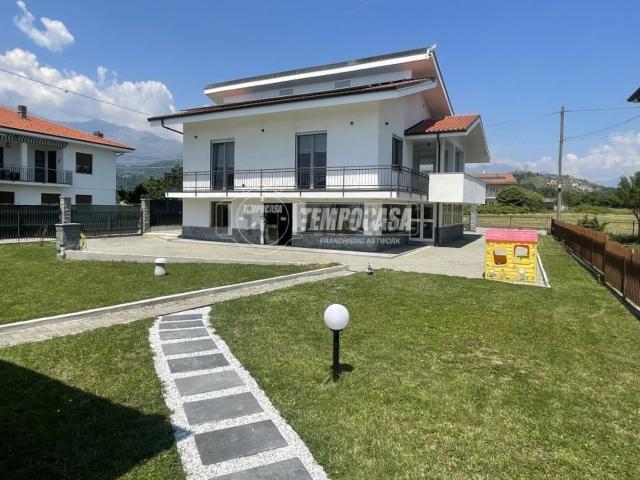 Case e ville in vendita di 140 m² in Frazione Preparetto, 35