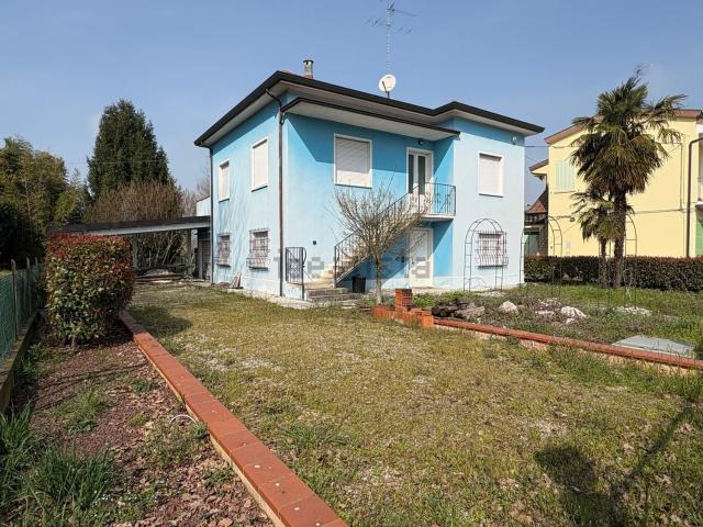 Case e ville in vendita di 140 m² in Piazza Andreoli, 27