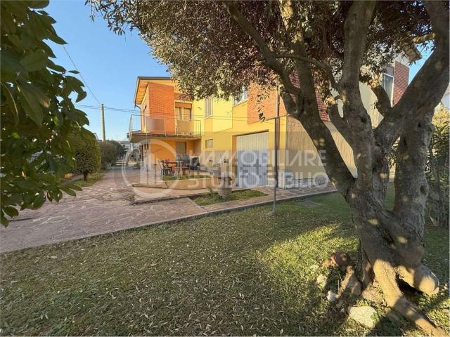 Case e ville in vendita di 140 m² in Piazza Medaglie D&apos Oro