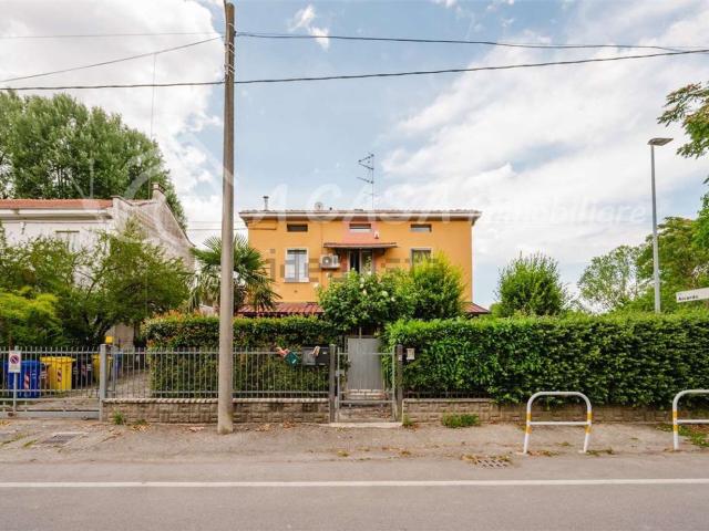 Case e ville in vendita di 140 m² in Strada Commenda, 7