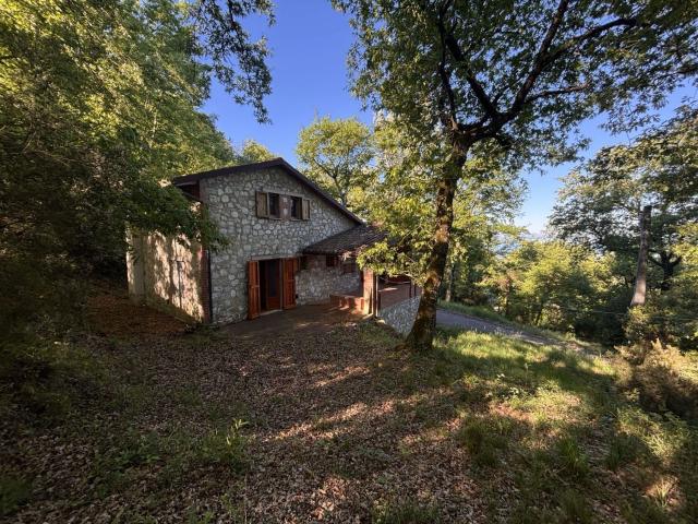 Case e ville in vendita di 140 m² in Strada del Carrato