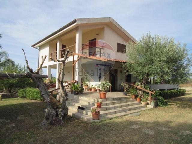 Case e ville in vendita di 140 m² in Via Vittorio Emanuele