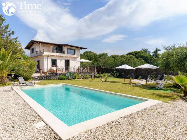 Case e ville in vendita di 141 m² in Via Ragalidda