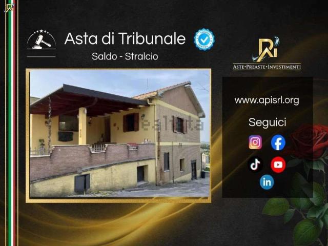 Case e ville in vendita di 141 m² in Via Vado Farina, 33