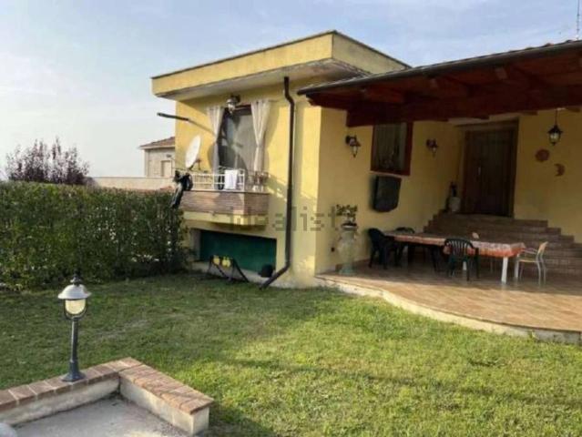 Case e ville in vendita di 141 m² in Via Vado Farina, 33