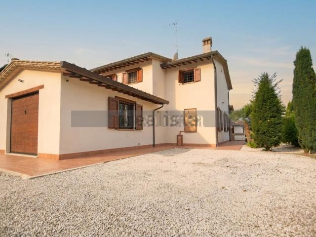Case e ville in vendita di 141 m² in Strada delle Tavernacce, 52