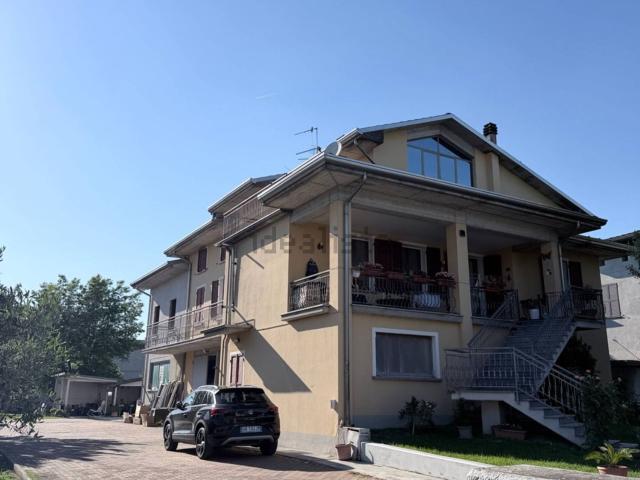 Case e ville in vendita di 1424 m²